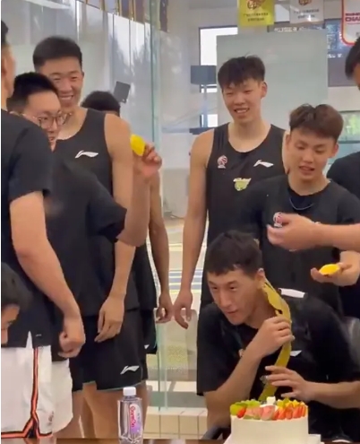 星空体育-官媒动态未见徐昕上镜！媒体人：胡明轩结束亚洲杯回国后归队